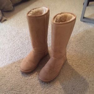 Tan Fuzzy Boots