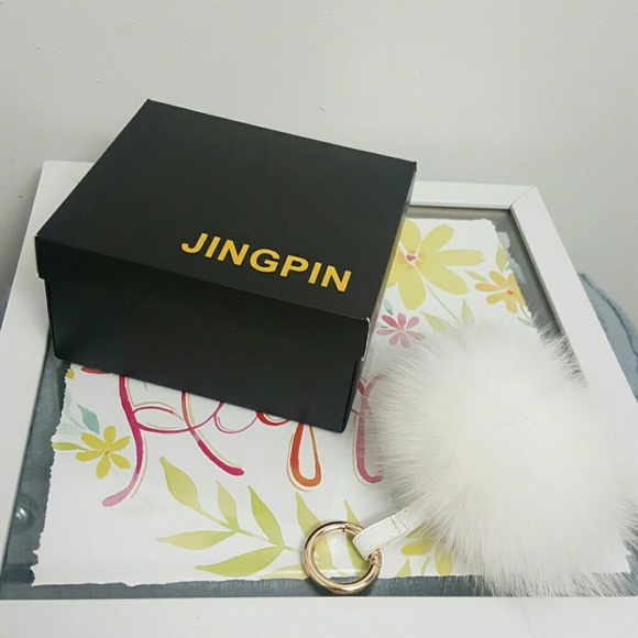 WHITE BIG FOX FUR HANDBAG KEY CHAIN - Picture 2 of 2