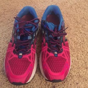 Brooks ravenne running sneakers