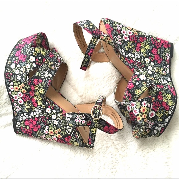 Xhilaration Floral Wedges