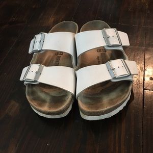 Size: 6-7. white Birkenstock!