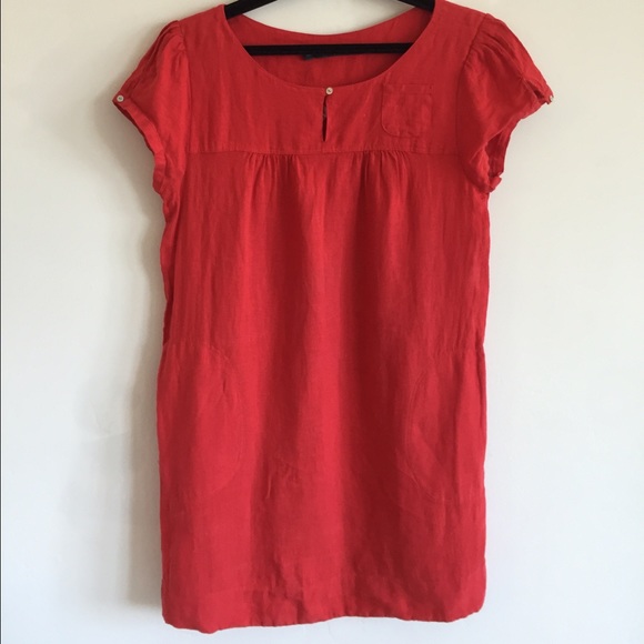 Red shift dress with keyhole at chest