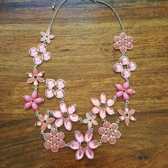 Fun daisy necklace