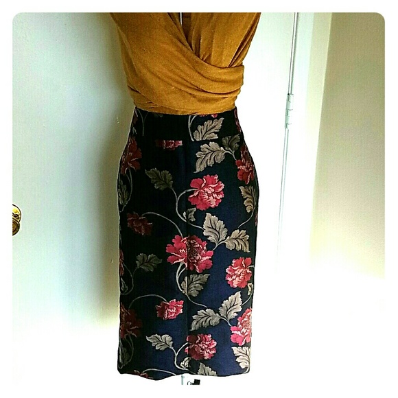 NWT Ann Taylor Faux Silk Pattern Pencil Skirt