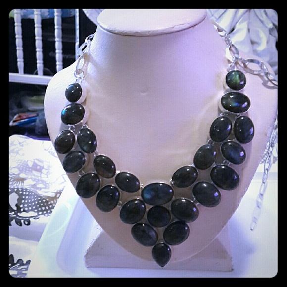 NWOT Labradorite v-shaped necklace