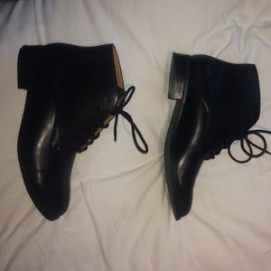 Cute black boots only wore once :)