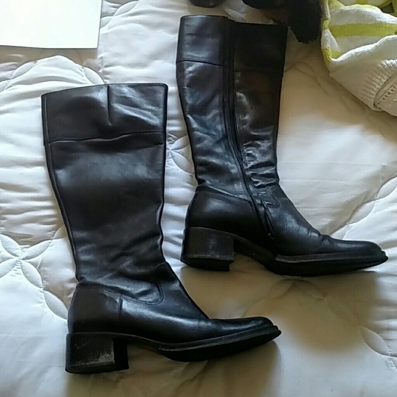 Black boots - Picture 1 of 1