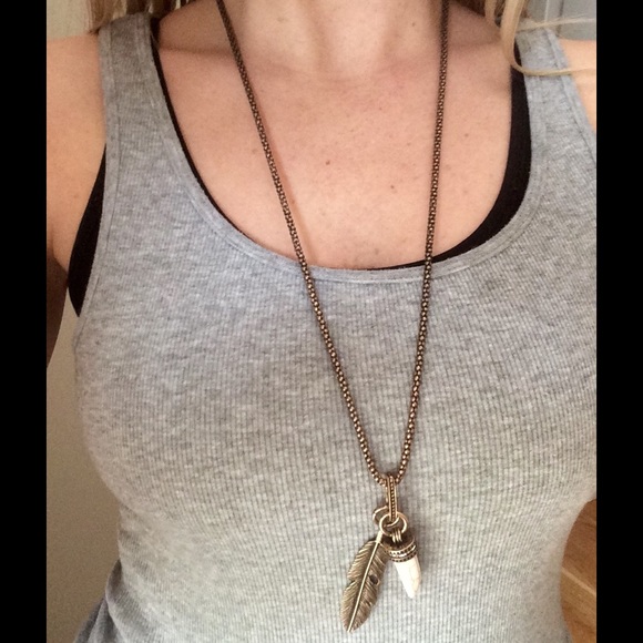 🔹Ivory and Feather Necklace 🔹 - Picture 2 of 4