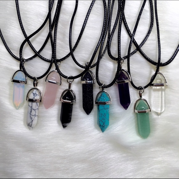 Trendy crystal point stone vegan leather necklace - Picture 2 of 2