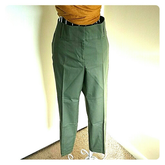 NWT Ann Taylor Modern Fit Cropped Pant in Khaki