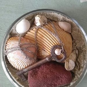 Boutique key necklace with pearl