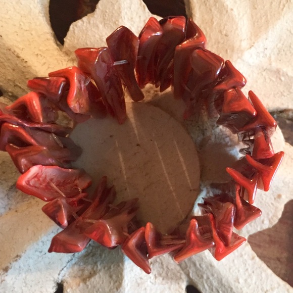 Mother of Pearl Light Coral Shell Bracelet - Picture 2 of 4