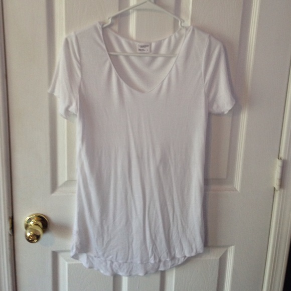 White loose v-neck shirt