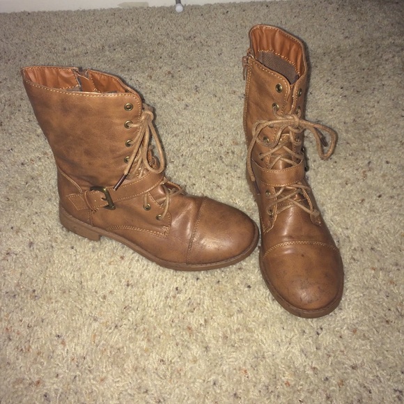 Adorable women's combat boots!