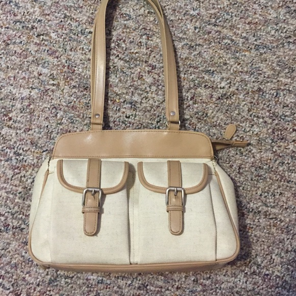 Beige purse with a lot of pockets
