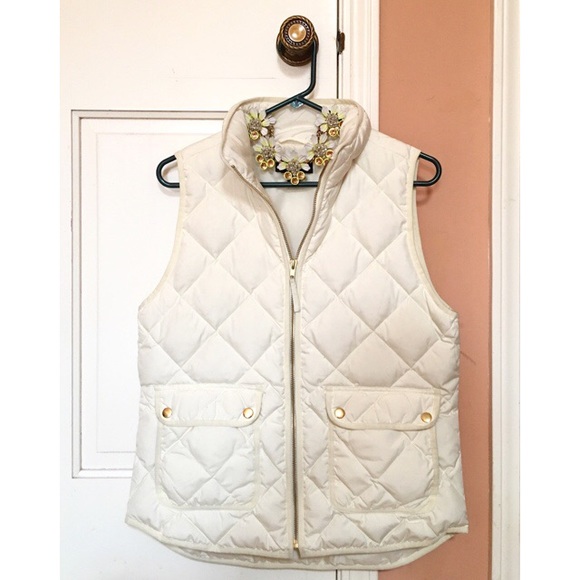 FLASH SALE ‼️ J Crew Cream Puffer Vest 🛍