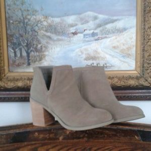 Dindle suede ankle boots
