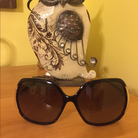 Marc Jacobs sunglasses.
