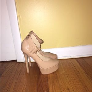 Faux patent leather pumps by Signature NWOT