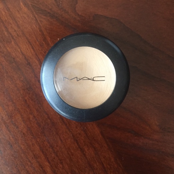 MAC Studio Finish Concealer NC30