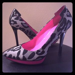 GUESS gray leopard platform heels