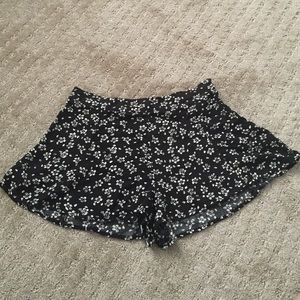 Flowy floral print shorts