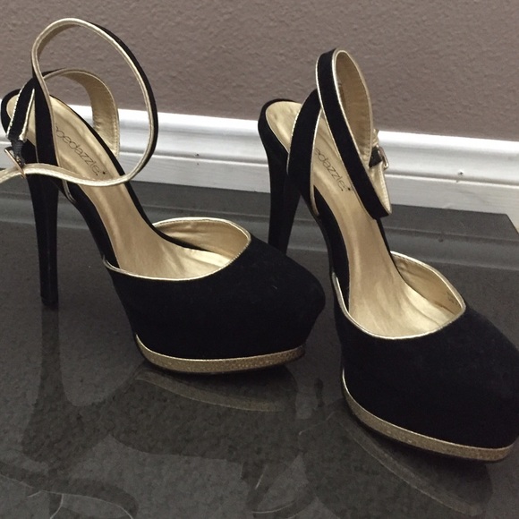 Black and Gold heels!!