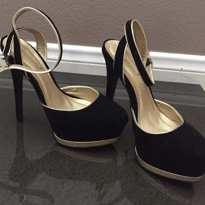 Black and Gold heels!!