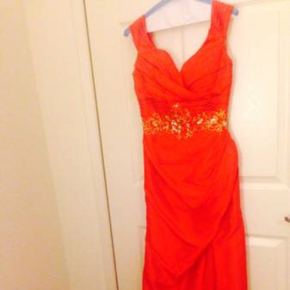 Dress - Picture 3 of 4