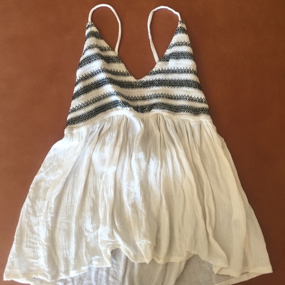 black and white flowy top