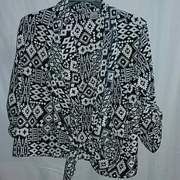 Tie or leave down, pullover a tank top