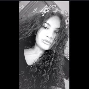 Meet your Posher, Alexia