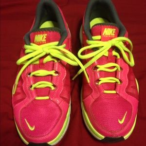 Nike Tennis Shoes