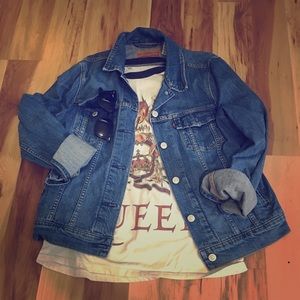 Levi's women's classic trucker jacket