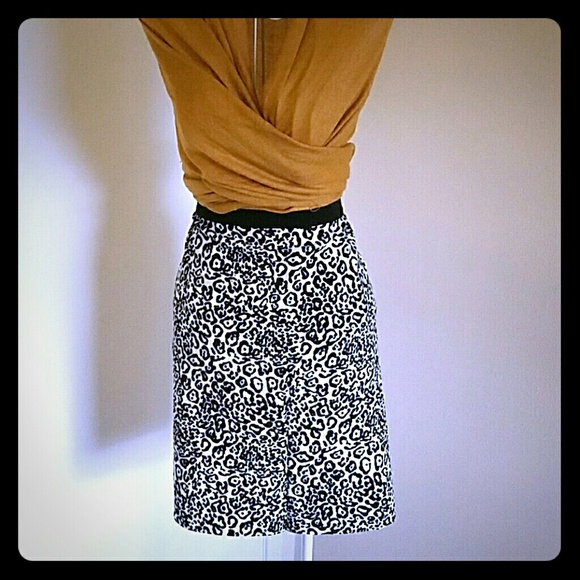 Ann Taylor B&W Leopard Print Pencil Skirt