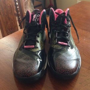 Pink D-Roses basketball shoes