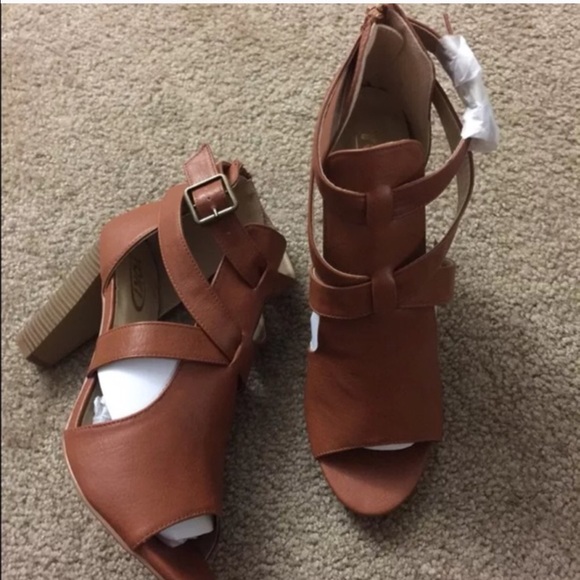 LAST ONE High heels sandal. Brown color.New in box - Picture 2 of 4