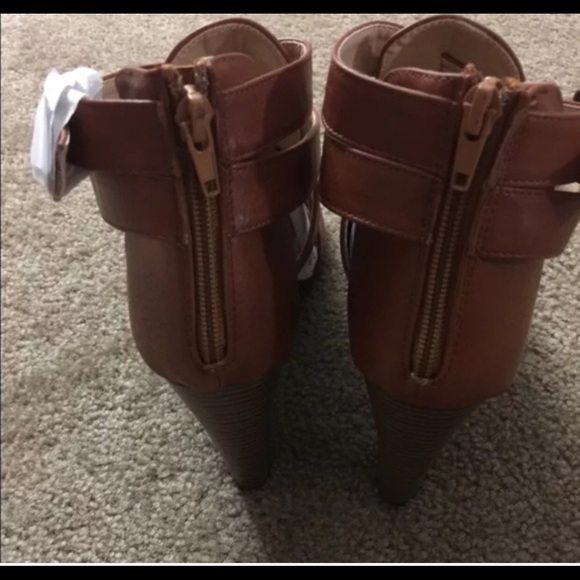 LAST ONE High heels sandal. Brown color.New in box - Picture 3 of 4