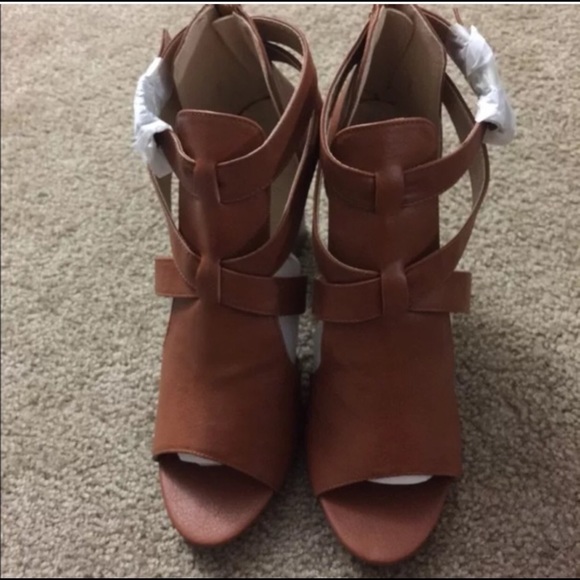 LAST ONE High heels sandal. Brown color.New in box - Picture 4 of 4