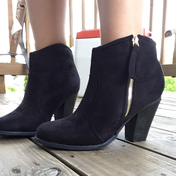 Black heeled boots