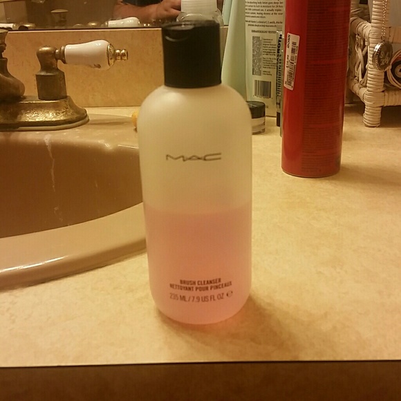 MAC brush cleaner
