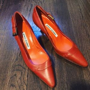 ✨MANOLO BLAHNIK Leather Buckle Accent Pumps