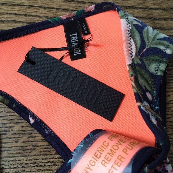 Triangl Delilah- Fiore Nero Bathing Suit - Picture 4 of 4
