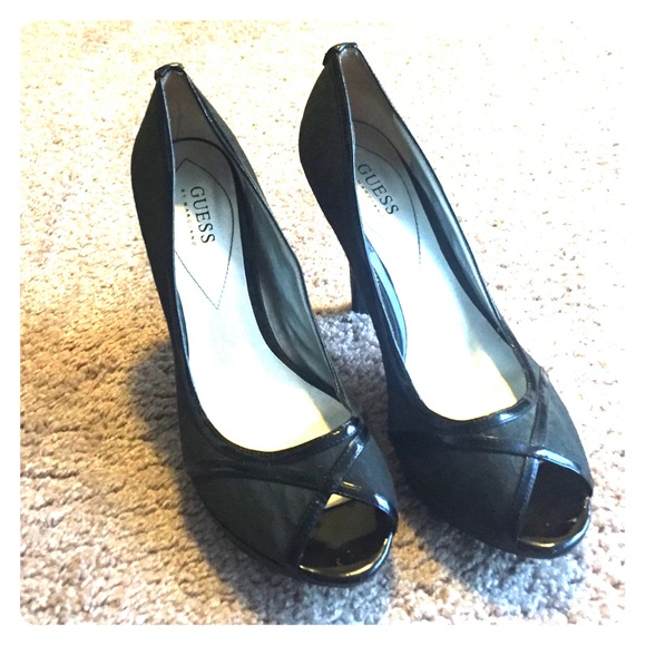*SOLD* Guess open toed pumps