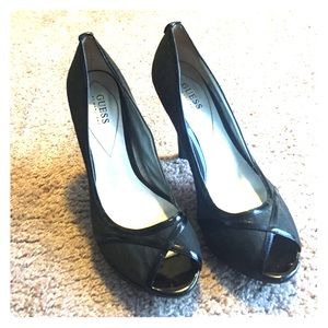 *SOLD* Guess open toed pumps