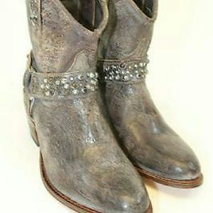 FRYE WESTERN ANKLE BOOTIES