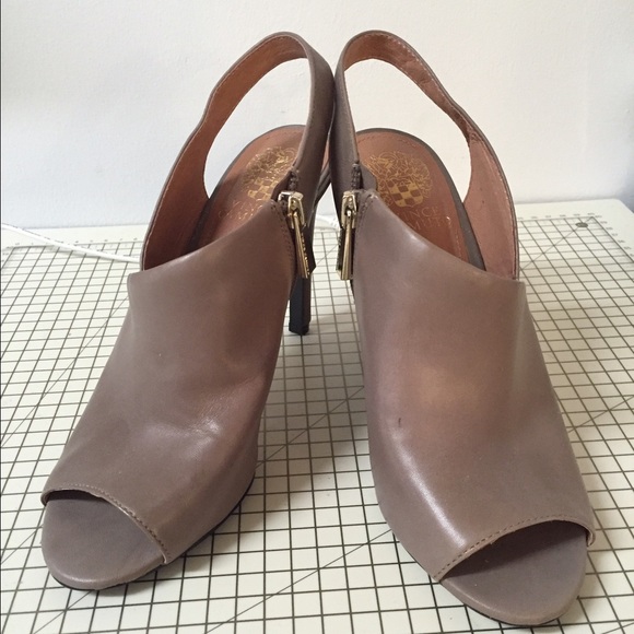 Vince Camuto. Taupe. TODAY ONLY FINAL PRICE 🚨🚨🚨