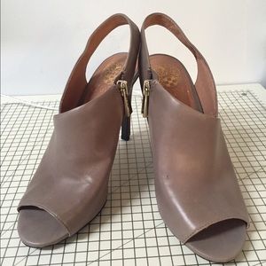 Vince Camuto. Taupe. TODAY ONLY FINAL PRICE 🚨🚨🚨