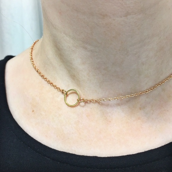 🆕 Gold Circle Necklace - Picture 2 of 4