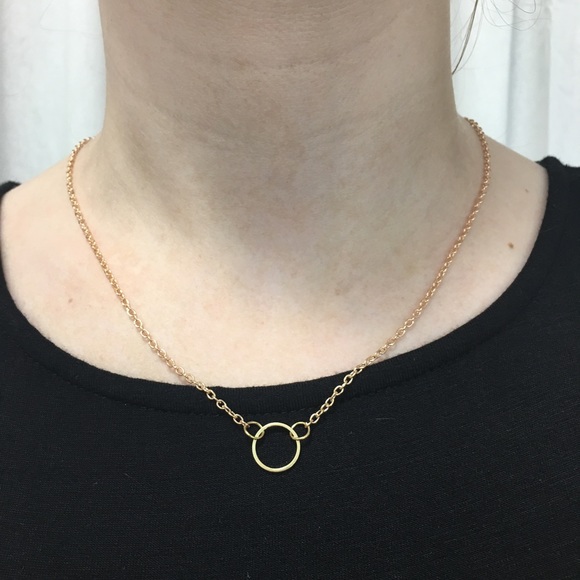 🆕 Gold Circle Necklace - Picture 4 of 4